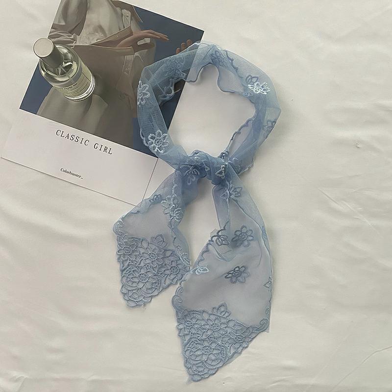 The Abbotsford Lace Streamer