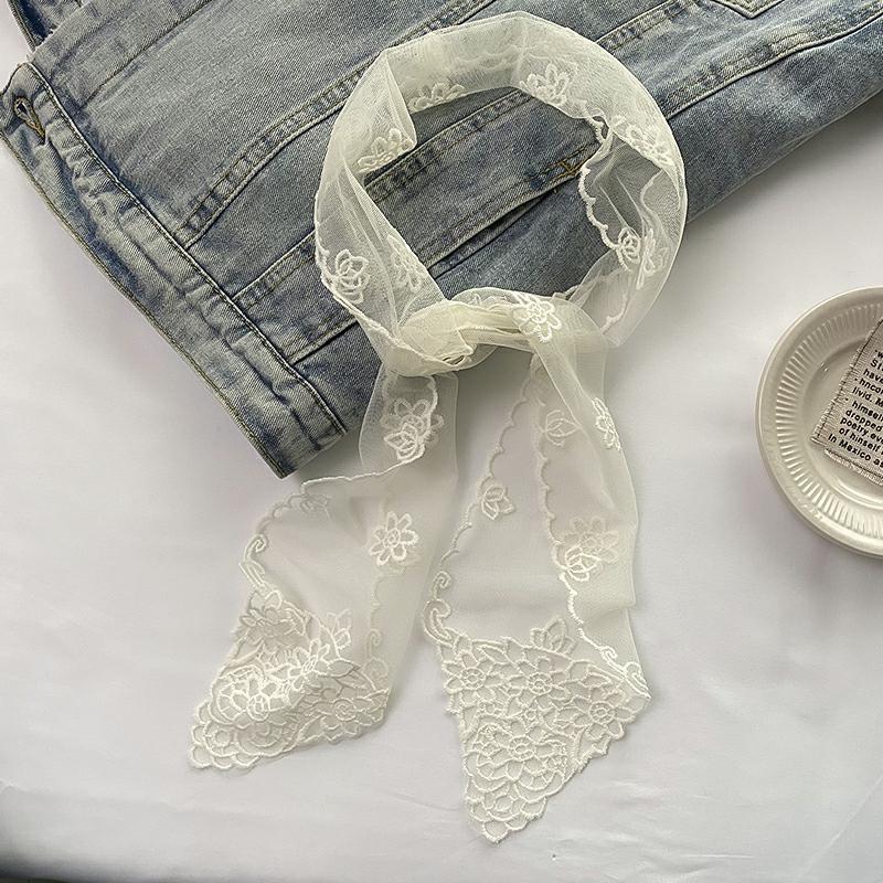 The Abbotsford Lace Streamer