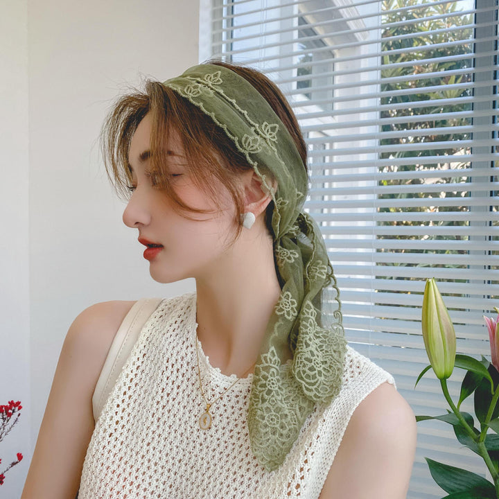 The Abbotsford Lace Streamer