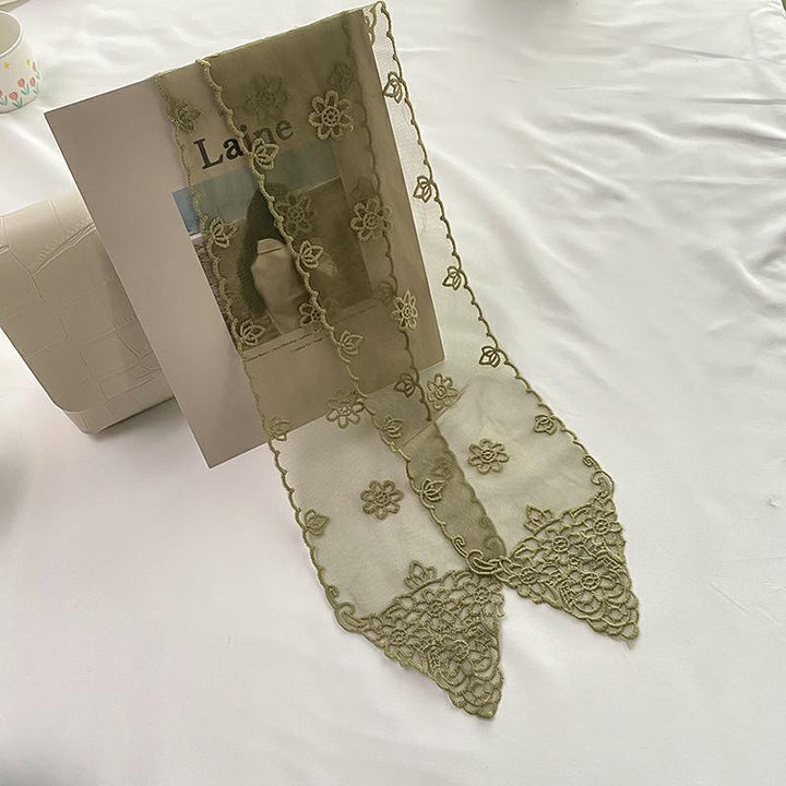 The Abbotsford Lace Streamer