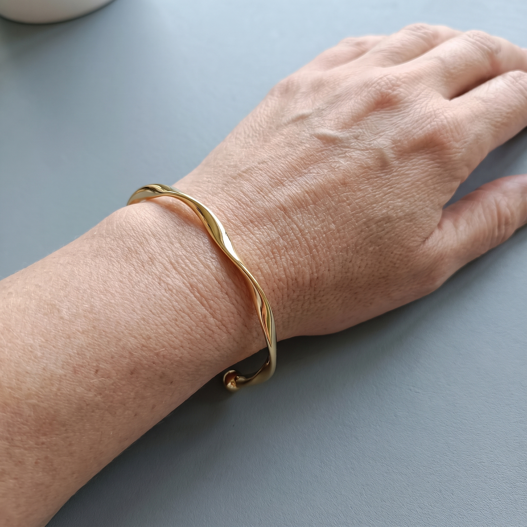 Elegant Golden Bracelet
